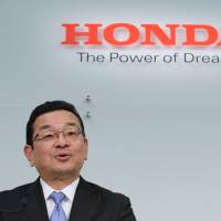 Takahiro Hachigo (left), incoming president of Honda Motor Co., and Takanobu Ito, outgoing president, attend a news conference in Tokyo in February. | BLOOMBERG