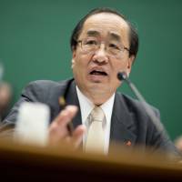 Hiroshi Shimizu, senior vice president of global quality assurance at Takata Corp., speaks during a House Energy and Commerce Subcommittee hearing in Washington in December. | BLOOMBERG