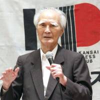Former Prime Minister Tomiichi Murayama addresses the Kansai Press Club in the city of Osaka on Wednesday, following reports that Prime Minister Shinzo Abe does not plan to seek Cabinet endorsement for his Wold War II anniversary statement. | KYODO