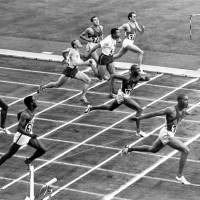 American Henry Carr, who died at 73 on May 29, is seen here winning the 200-meter final at the Tokyo Olympics on Oct. 17, 1964, at National Stadium. | AP