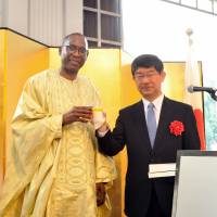 Senegal Ambassador Cheikh Niang (left), shares a toast with Ambassador in charge of RECs, Peace and Security in Africa Hiroyasu Kobayashi, during a reception to celebrate Senegal’s 55th National Day at the New Otani Hotel in Tokyo on May 25. | YOSHIAKI MIURA