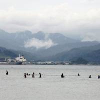 Residents hold onto their nets as they fish in the shallow waters near Subic Bay Freeport in Subic, Zambales in northern Philippines, in this September 2, 2014, file photo. | REUTERS