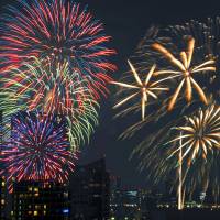The Tokyo Bay Grand Fireworks Festival lights up the summertime sky in August 2012. | YOSHIAKI MIURA