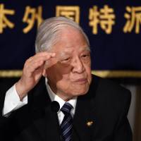 Former Taiwanese President Lee Teng-hui delivers a speech over lunch at the Foreign Correspondents\' Club in Tokyo on Thursday. | AFP-JIJI