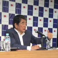 Yukio Okamoto, an outside director of Mitsubishi Materials, speaks to foreign media in Tokyo on Wednesday. Mitsubishi may extend WWII apology to others, official says