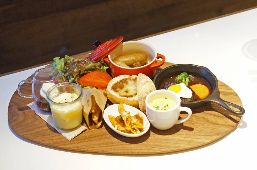 100 Spoons Mini me: The Little Big Plate at 100 Spoons offers a little something for everyone. | MAI HAYASHI