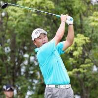 Komei Oda hits a tee shot on the 16th hole at the Fukushima Open on Friday. Oda is tied for fourth place at 10 under after two rounds. | KYODO