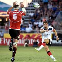 Japan\'s Justin Ives (left) tries to block a kick from Chris Wiles of the United States during their game last Friday. | AFP-JIJI