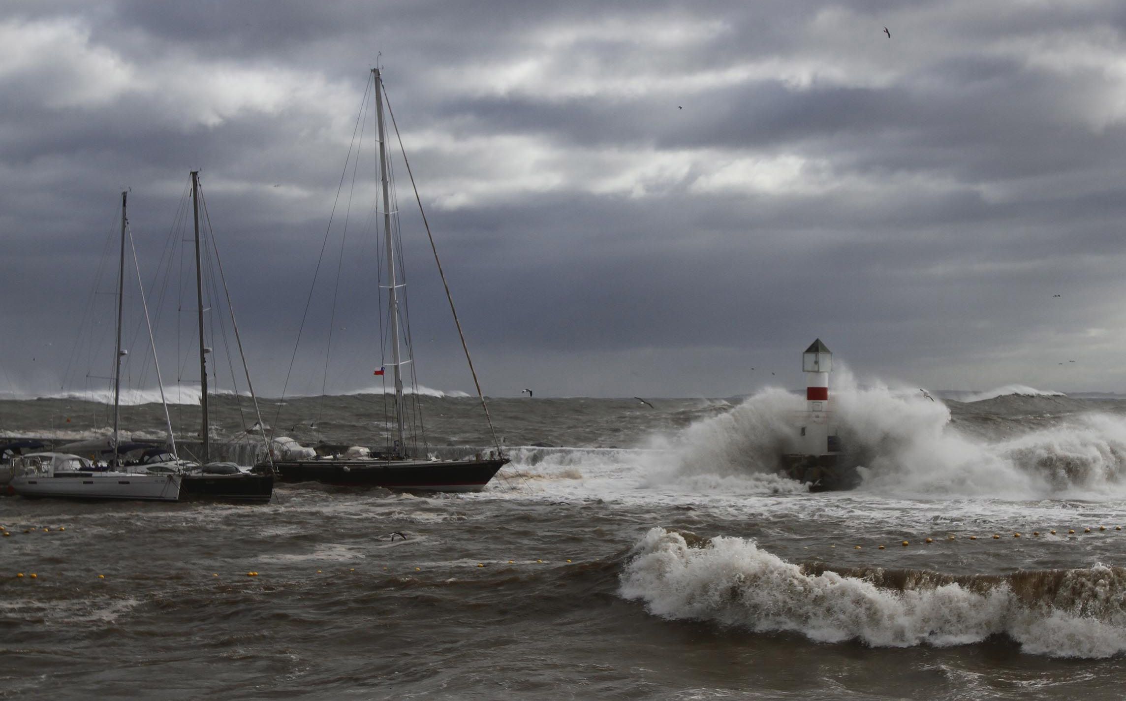 Storms pound Chile's coast; copper mines suspend work - The Japan Times