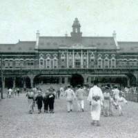 A photo shows JR Yokohama Station, which opened a hundred years ago, after the original Yokohama Station was turned into Sakuragicho Station. | YOKOHAMA CITY CENTRAL LIBRARY/KYODO