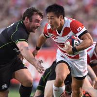Japan\'s Kenki Fukuoka runs with the ball during the Brave Blossoms\' 45-20 defeat to the World XV at Prince Chichibu Memorial Ground on Saturday. | AFP-JIJI