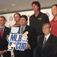 (Top row, from left) Arizona Diamondbacks president and CEO Derrick Hall, chief baseball officer Tony La Russa and executive assistants Randy Johnson and Luis Gonzalez are joined by (bottom row, from left) MLB Asia/Pacific\'s Jim Small, AIG Japan Holdings Asia Pacific vice president Matthew Walker and Japan Little League Baseball Association president Minoru Sakayauchi at a news conference on Tuesday at the Foreign Correspondents Club of Japan in Tokyo. | KAZ NAGATSUKA