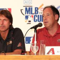Former Arizona Diamondbacks stars Luis Gonzalez (right) and Randy Johnson, who now work in the team\'s front office, attend a news conference in Tokyo on Tuesday. | KAZ NAGATSUKA