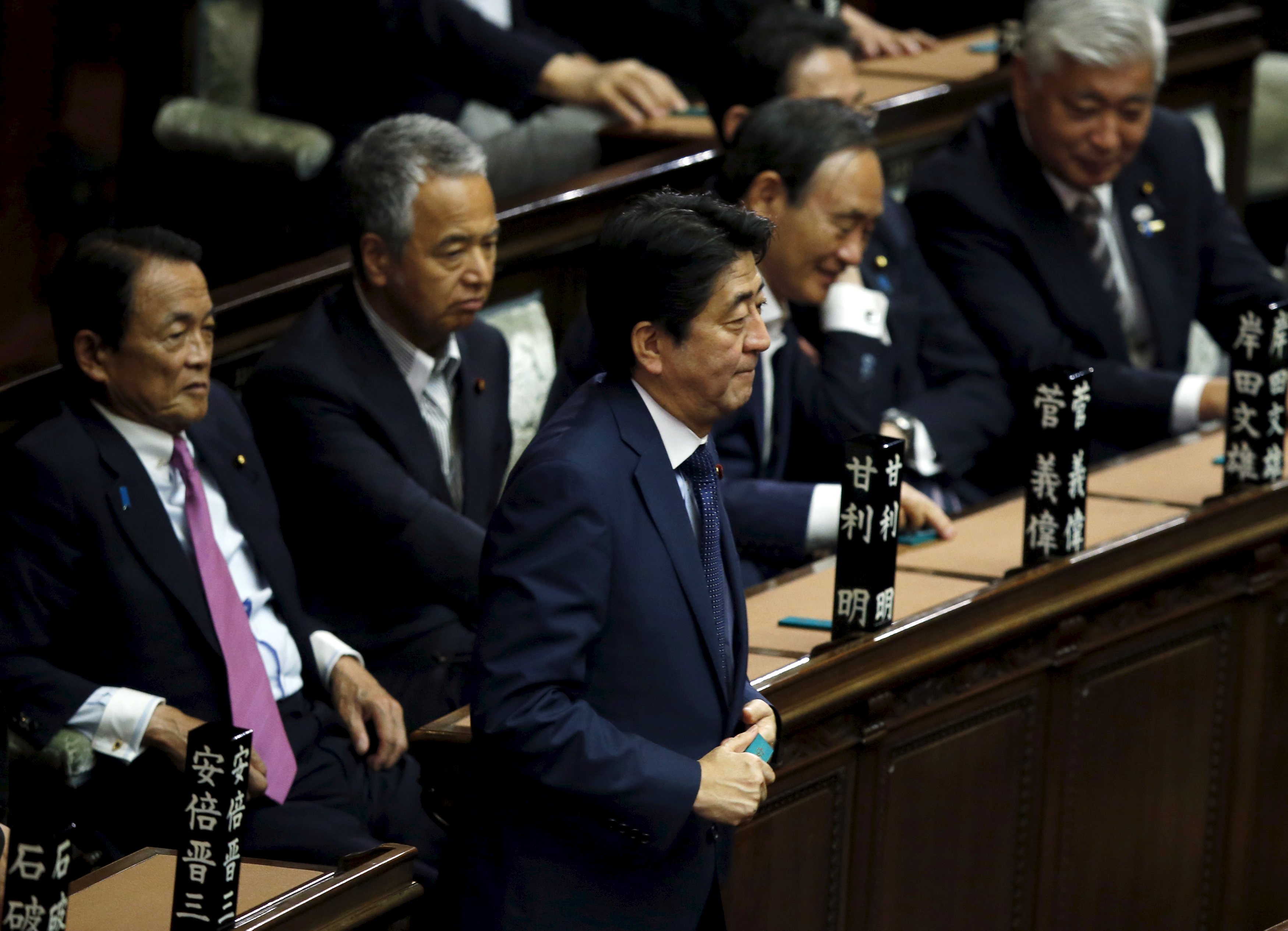Prime Minister Shinzo Abe walks past his cabinet members Friday evening during the plenary session for his cabinet's censure motion at at the Lower House of the parliament.  | REUTERS