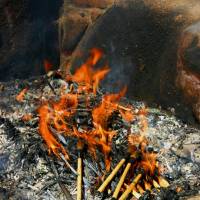 A pyre honors the souls of old brushes at the Kumano Brush Festival. | ANGELES MARIN CABELLO
