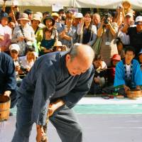 Good signs: A master calligrapher demonstrates his skills at the Kumano Brush Festival. | ANGELES MARIN CABELLO