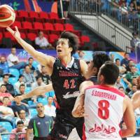 Kenta Hirose attempts a shot during Japan\'s 86-48 loss to Iran at the FIBA Asia Championship on Wednesday in Changsha, China. | KYODO