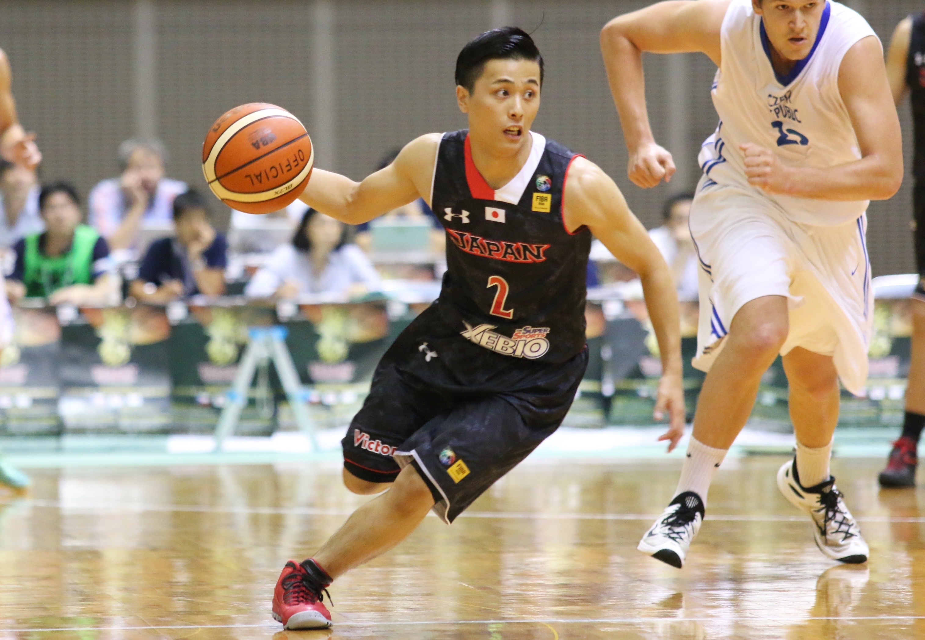 Yuki Togashi, pictured here playing for Japan in an exhibition against the Czech Republic last month, has joined NBL team Chiba Jets. | KAZ NAGATSUKA