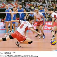 Japan was defeated 25-21, 25-20, 25-15 by Italy at the Men\'s Volleyball World Cup on Sunday. | KYODO