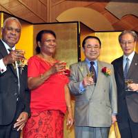 Papua New Guinea Ambassador Gabriel Dusava (left), and his wife Anna prepare to raise their glasses with Chairman of the Japan-Papua New Guinea Parliamentarian\'s Friendship League (second from right) Kazunori Tanaka and Director General of the Foreign Ministry\'s Asian and Oceanian Affairs Bureau Junichi Ihara, , during a reception to celebrate of the 40th Anniversary of Papua new Guinea\'s Independence at the Hotel New Otani, Tokyo on Sept. 16. | YOSHIAKI MIURA
