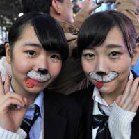 Young pups: Halloween revelry peaked Saturday night in Japan and the area around Shibuya Station, in particular, saw a massive convergence of people decked out in a variety of costumes. | YOSHIAKI MIURA