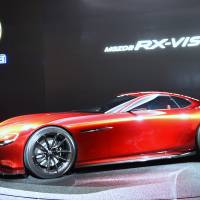 With its show-stealing RX-Vision, Mazda is aiming to revive its development of cars powered by rotary engines.  | SATOKO KAWASAKI