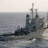 The U.S. Navy search and rescue vessel USNS Apache (T-ATF 172) is shown in this 2003 handout photo provided by the U.S. Navy during practice boarding procedures in the Atlantic Ocean. The Apache left a Virginia port Monday headed for the Bahamas to search for an American cargo ship that sank in a hurricane earlier this month. | REUTERS/MATE 2ND CLASS AARON PETERSON/U.S. NAVY/HANDOUT VIA REUTERS