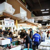Customers browse seafood products at Tokyo’s Tsukiji fish market on Oct. 15 | SATOKO KAWASAKI