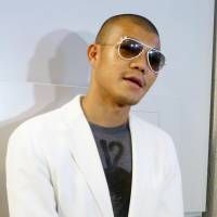 Koki Kameda speaks to reporters at Narita airport on Monday following his return from Chicago. | KYODO