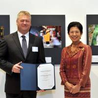 The \"Hidden Japan 2015 &#8212; through Diplomats\' Eyes\" photo exhibition award ceremony took place at Roppongi Hills in Tokyo on Oct. 8. Attila Erdos, minister counsellor from the Hungarian Embassy receives the Prince Takamado Memorial Prize from Princess Takamado. | YOSHIAKI MIURA