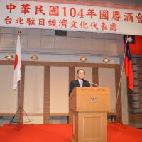 Shen Suu-tsun, representative of the Taipei Economic      and Cultural Representative Office in Japan, speaks at      a reception to celebrate Double Ten Day and the 104th anniversary of the Xinhai Revolution in Tokyo on Oct. 8. | THE TAIPEI ECONOMIC AND CULTURAL REPRESENTATIVE OFFICE IN JAPAN