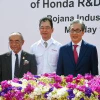 Honda Chairman and Representative Director Fumihiko Ike (center) and Thai Deputy Prime Minister Somkid Jatusripitak (right) attend a groundbreaking ceremony in the eastern Thai province of Prachinburi on Monday for an automobile test course scheduled to be completed in 2017. | KYODO