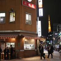 Akitaya, near JR Hamamatsucho Station, is renowned for its offal. | RIE ISHII