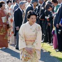 Crown Princess Masako attends an Imperial garden party in October 2003 at the Akasaka Imperial Garden in Tokyo. She has not attended the event since, but may do so next week. | KYODO