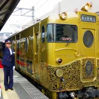 A luxury train offering passengers sweets leaves JR Sasebo Station on Sunday. | KYODO