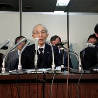 Lawyer Kuniaki Yamaguchi (center) tells a news conference in Tokyo on Wednesday that the Supreme Court\'s \"mediocre\" ruling showed it is not taking the problem of vote-value disparities seriously. | TOMOHIRO OSAKI