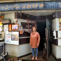 Keiko Higashida, owner of Ma-Yan in Tokyo’s Higashi-Nakano neighborhood, is embroiled in a dispute with developers. |  YOSHIAKI MIURA