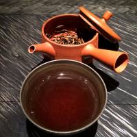 H&#333;jicha (roasted tea) | ROBBIE SWINNERTON