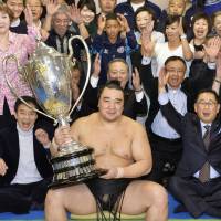 Harumafuji collects his seventh Emperor\'s Cup on Sunday at the Kyushu Grand Sumo Tournament. | KYODO