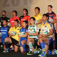 Members of Japan\'s Rugby World Cup squad pose in their club colors at a Monday press conference ahead of the 2015-16 Top League season. | KAZ NAGATSUKA
