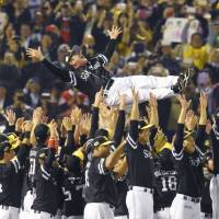 Fukuoka Softbank Hawks manager Kimiyasu Kudo  is given a doage after his team\'s Japan Series triumph in October. | KYODO