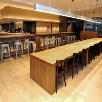 The restaurant at the Emblem Hostel Nishi-Arai in Tokyo welcomes local residents who wish to meet and chat with guests. | YOSHIAKI MIURA
