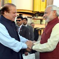 Indian Prime Minister Narendra Modi (right) shakes hands with Pakistan Prime Minister Nawaz Sharif in Lahore on Friday. | AFP-JIJI