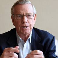 Clyde Prestowitz, president of the Washington-based Economic Strategy Institute, is interviewed in Tokyo on Nov. 18. | SATOKO KAWASAKI