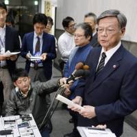 Okinawa Gov. Takeshi Onaga speaks at a news conference Friday in Naha about a Japan-U.S. accord on a partial land return that was announced earlier in the day. | KYODO