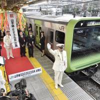 A new Yamanote Line train is introduced for Tokyo\'s belt line on Monday. The new trains, the first in 13 years, have wider spaces for wheelchairs and baby strollers. | KYODO
