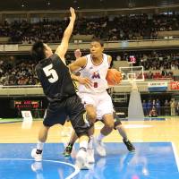 Meisei High School\'s Rui Hachimura attacks the basket during Friday\'s game against Maebashi Ikuei High in the All-Japan High School Tournament at Tokyo Metropolitan Gymnasium. | KAZ NAGATSUKA