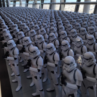 An army of mini Stormtroopers at Tokyo Skytree. Photo by Instagram user @_apruDqnuU. | EXBAKAMAMA