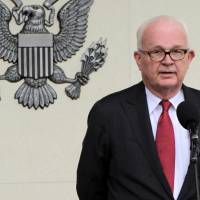 Stephen Bosworth, the U.S. special representative for North Korea policy, addresses reporters after talks in Geneva in October 2015. | U.S. STATE DEPARTMENT