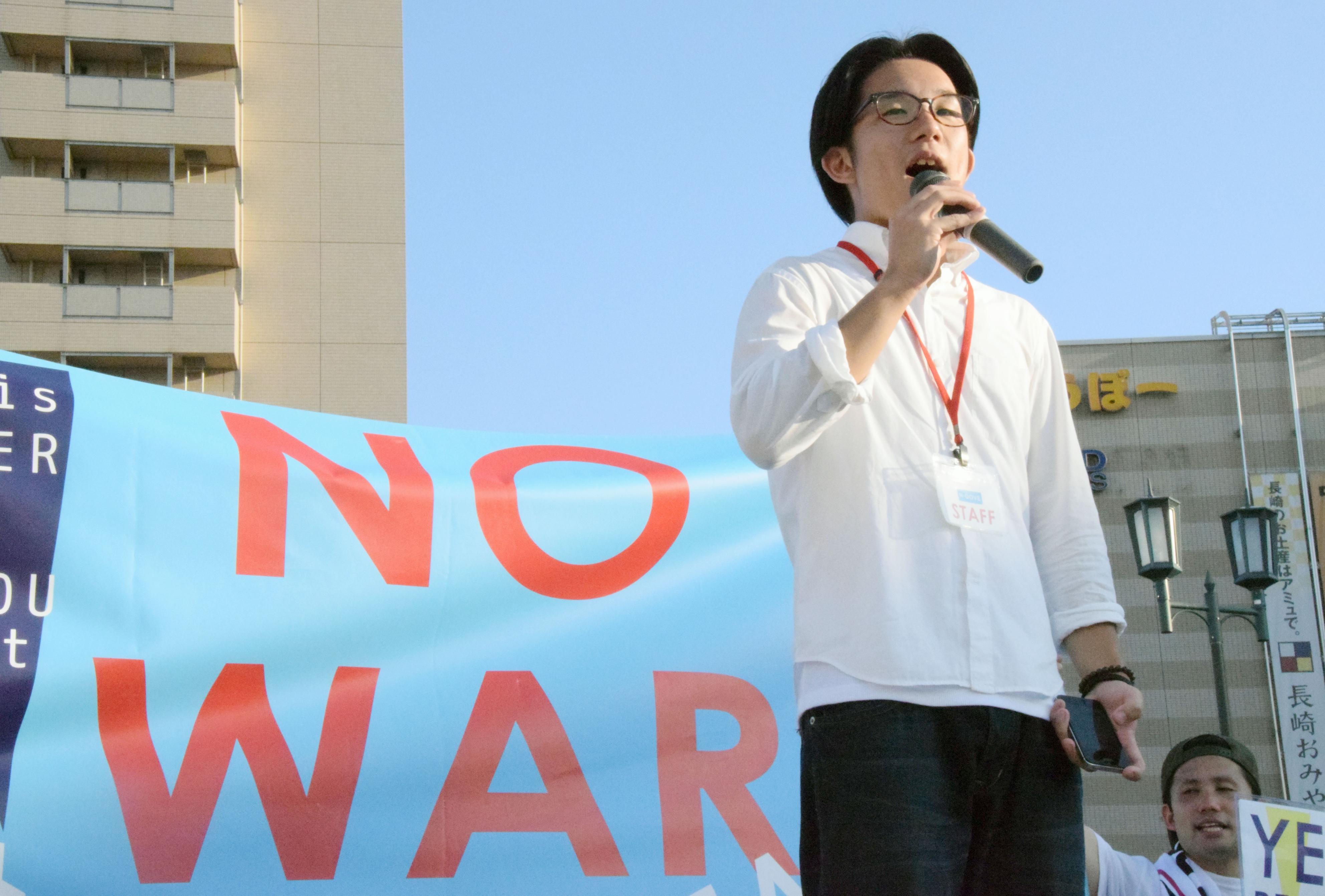 Mitsuhiro Hayashida speaks against the Abe administration's security bills on a street corner in Nagasaki last August. | KYODO